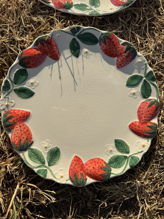 Image 1 of Assiettes barbotine fraises Longchamp anciennes