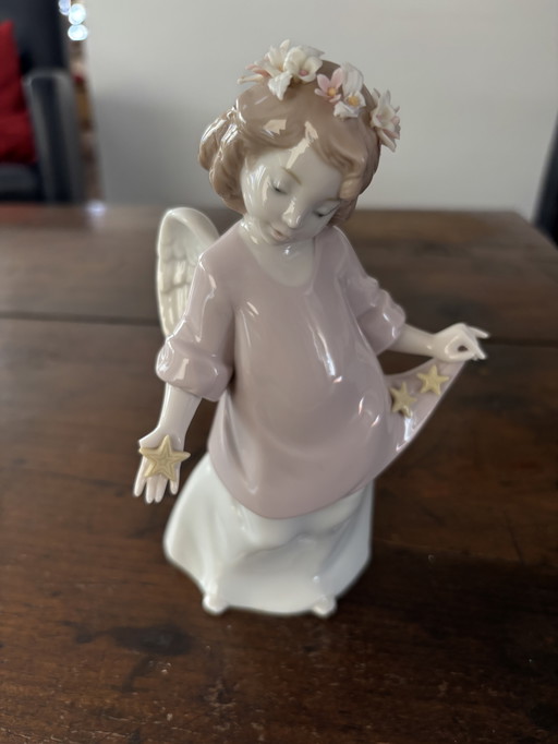 2ladro figurines