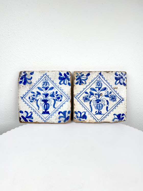 Image 1 of Ensemble de carreaux anciens hollandais bleus de Delft – Motif floral peint à la main – Carreaux en céramique bleus de Delft du 