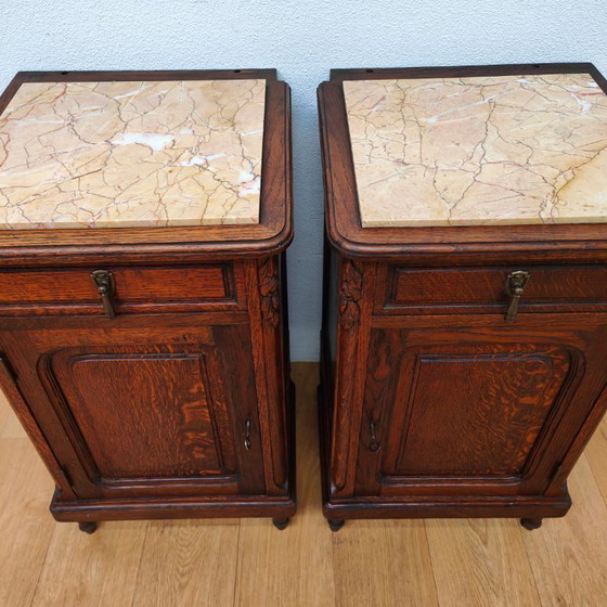 Image 1 of Set di comodini antichi vintage con piani in marmo. PREZZO FISSO