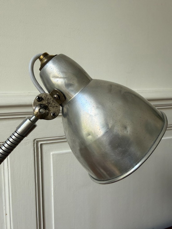 Image 1 of Vintage industriële bureaulamp uit de jaren 50 van aluminium met verstelbare arm.