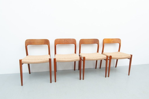 4 sedie da pranzo modello 75 in teak di Niels Otto Møller per J. L. Møller Møbelfabrik (anni '50)
