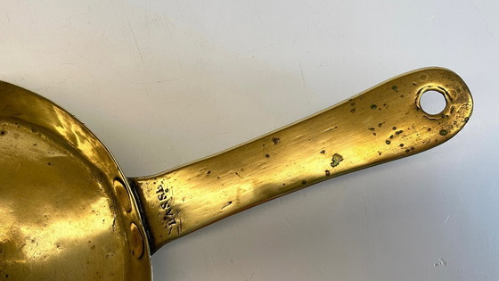 Image 1 of Antiker, niedriger Kerzenleuchter aus massivem Messing