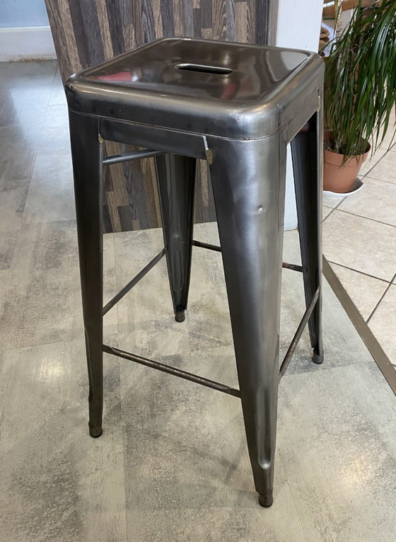 Image 1 of Taburete alto industrial Tolix H75 apilable de metal barnizado original.