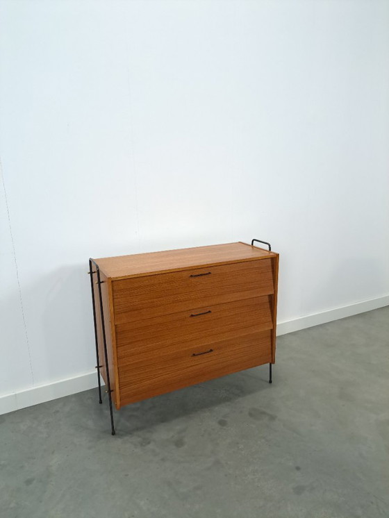 Image 1 of Scarpiera di design in teak Ilse con gambe in metallo nero