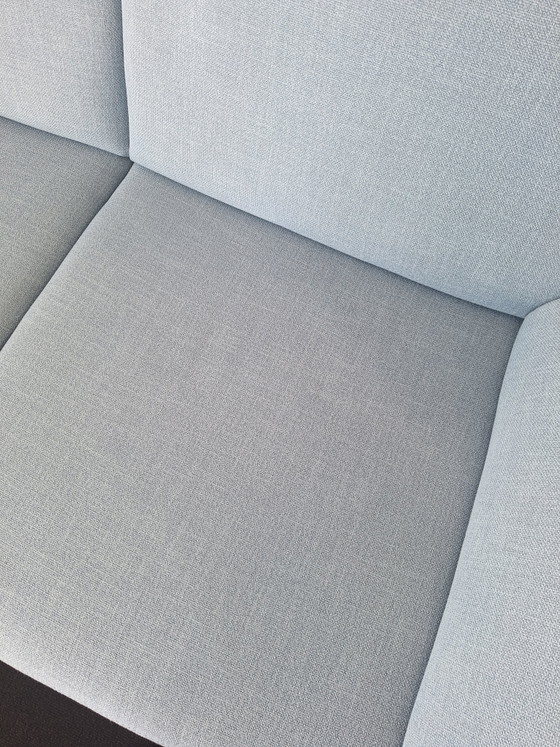 Prachtige zachtblauwe 2-zitsbank – bijenkorf, 2 zitsbanken, Textile (photo 5 of 5)