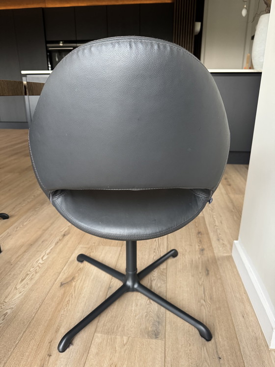 Image 1 of 6 fauteuils pivotants Artifort Shark en cuir