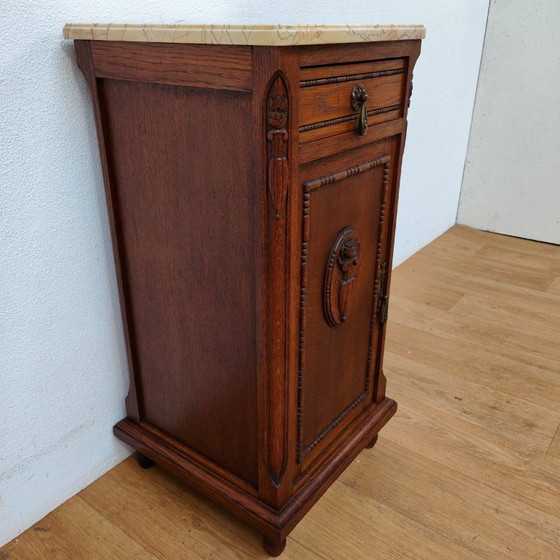 Image 1 of Comodino antico vintage con piano in marmo