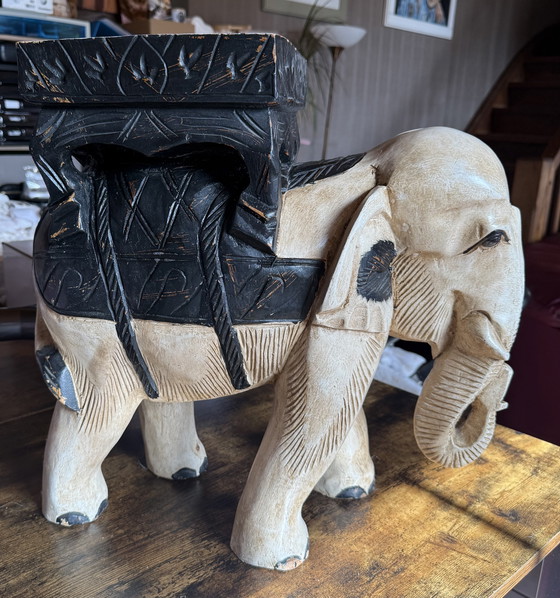 Image 1 of Grote zware houten olifant