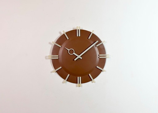 Reloj de pared industrial marrón de oficina de Pragotron, década de 1970