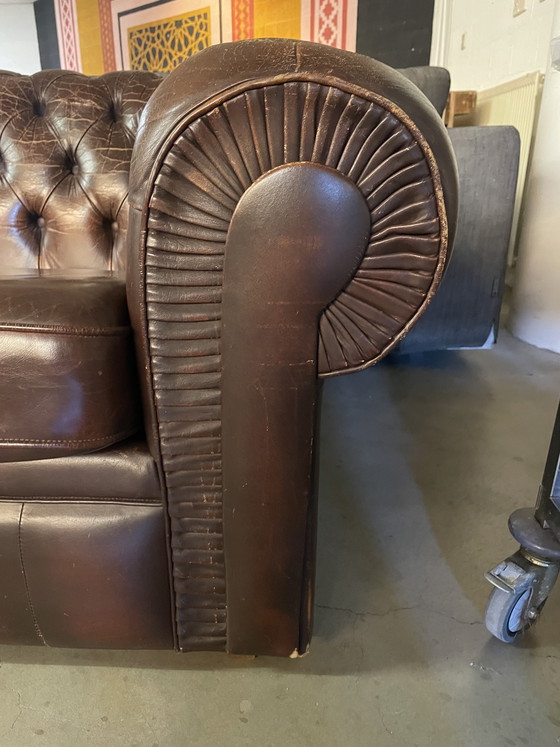 Image 1 of Divano a due posti in pelle inglese dal carattere distintivo