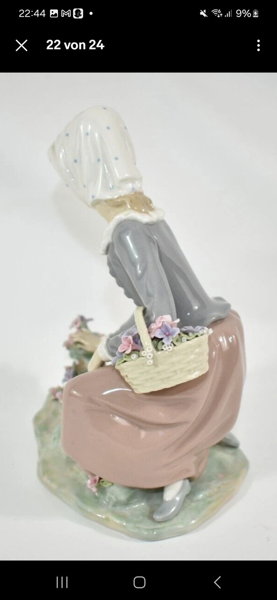 Lladro 5073, Country Flowers Girl Picking – Sculptures, Porcelain (photo 4 of 7)