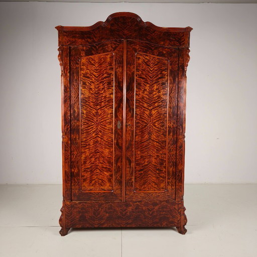 19e-eeuwse grenen linnenkast/garderobe met vlammenfineer