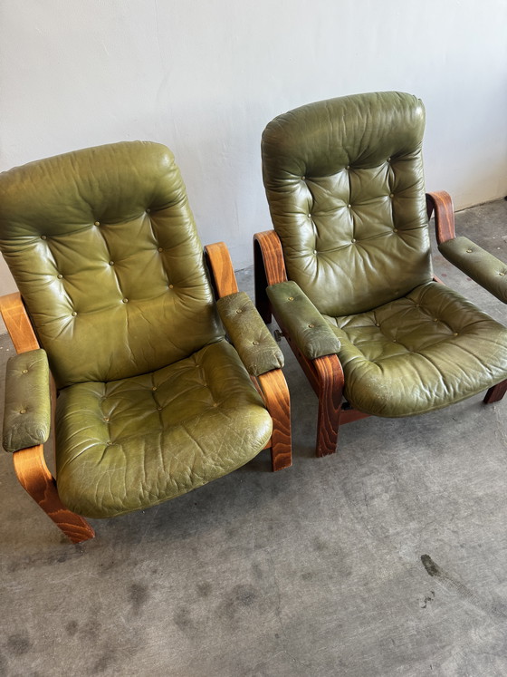 Image 1 of Juego de 2 sillones verde oliva – Göte Möbler, Suecia, años 70