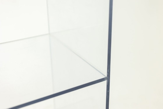 Image 1 of Zwei Säulenregale aus Plexiglas und gebürstetem Metall. 1970er-80er Jahre.