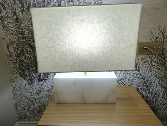 Image 1 of Paar rechteckige Designer-Tischleuchten von CB2 in Naturweiß, Alabaster und Leinen