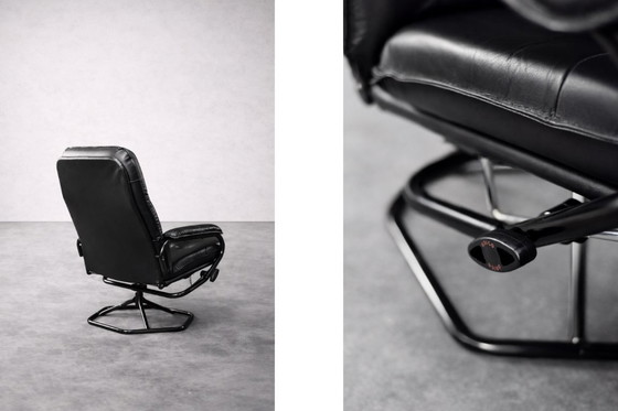 Image 1 of Poltrona girevole e pouf in pelle nera danese moderna vintage di metà secolo di Unico, anni '70, set di 2