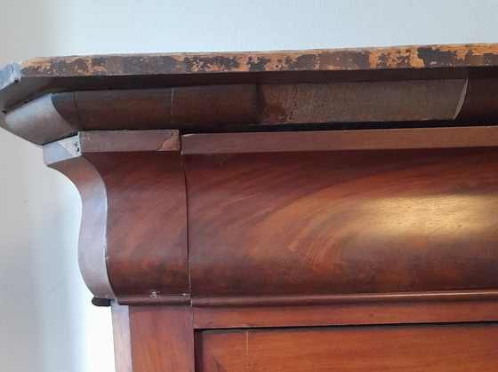 Image 1 of Mobile per riporre oggetti d'antiquariato