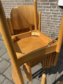 Lot de 30 chaises empilables en contreplaqué '70s'.