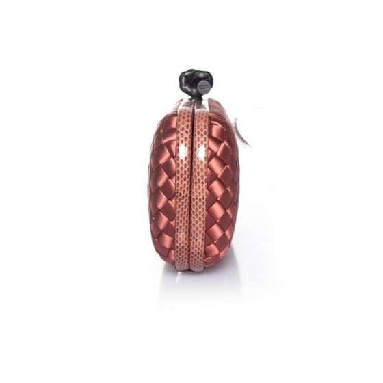 Image 1 of Bottega Veneta, Clutch aus Satin mit Knoten und Wasserschlange