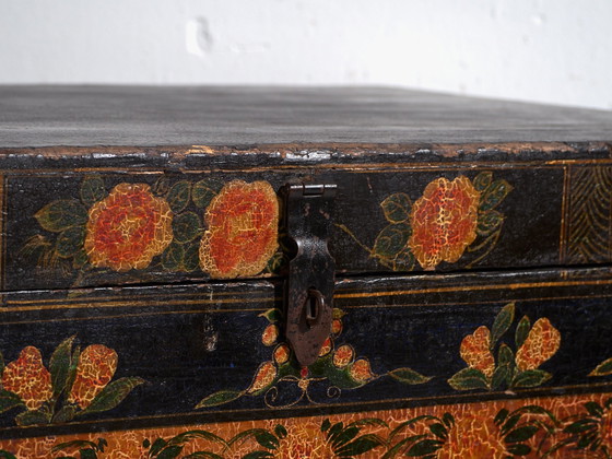 Baule antico dipinto in legno di pino – Cina, circa 1900 – Oggetti decorativi, Iron (photo 21 of 40)
