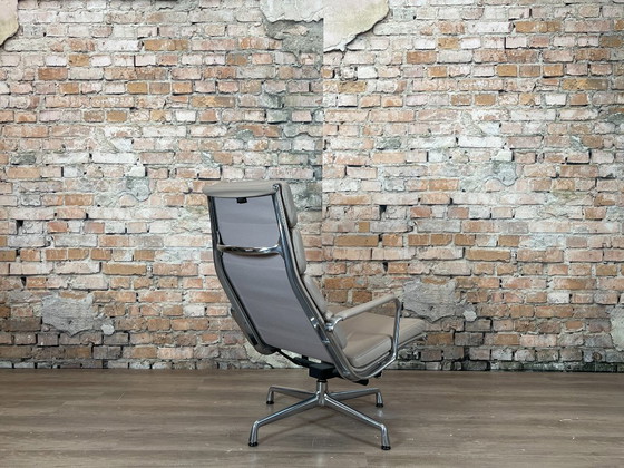 Vitra EA222 Soft Pad – Armchairs, Leather (photo 6 of 15)