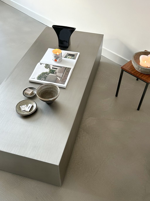 table basse en acier inoxydable