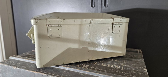 Image 1 of Vecchia scatola di trasporto in metallo