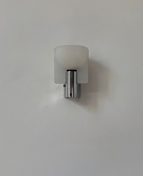 Image 1 of Coppia di applique vintage, metallo cromato e vetro sabbiato stampato, Italia, 1980