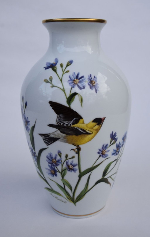 Franklin Mint vase: Goldfinch in Autumn