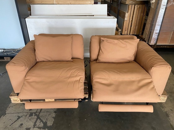 Image 1 of Set of 2 Kuka Home Motorized Recliners with Battery Packs – New Condition