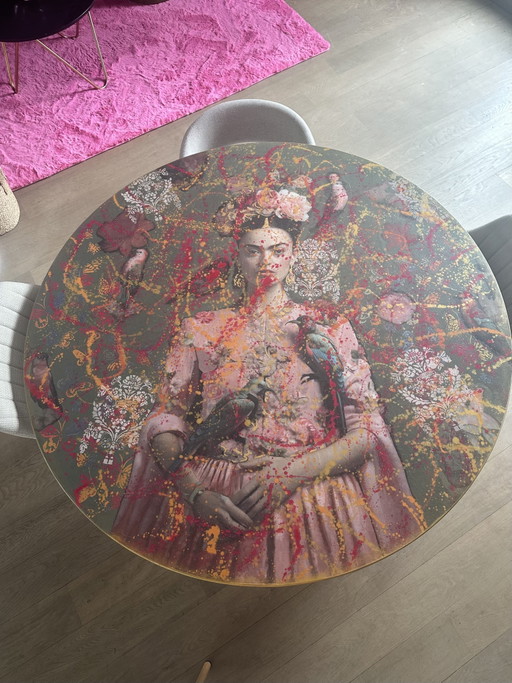 Handgemaakte Maximalistische Eettafel – Frida Kahlo Inspired – Ø140 cm – Mdf, Wood (photo 2 of 7)