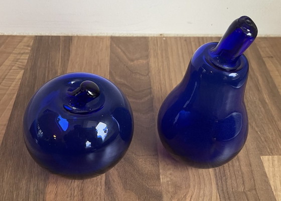Image 1 of Vintage handgeblazen blauwe glazen appel en peer