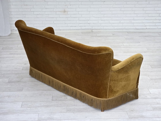 Image 1 of Canapé danois 3 places des années 1960, velours d'ameublement jaune miel, bois de hêtre