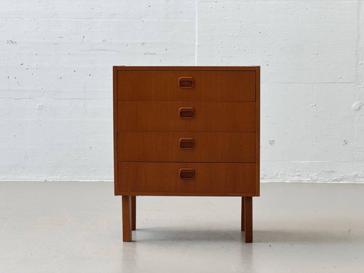 Cómoda de mediados de siglo con patas chapadas en teca, década de 1960.