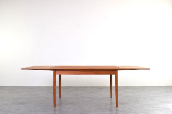 Image 1 of Uitschuifbare eettafel van Deens teakhout uit het midden van de 20e eeuw, jaren 60.