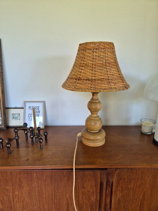Lampe de table vintage en bois avec abat-jour en rotin, années 70