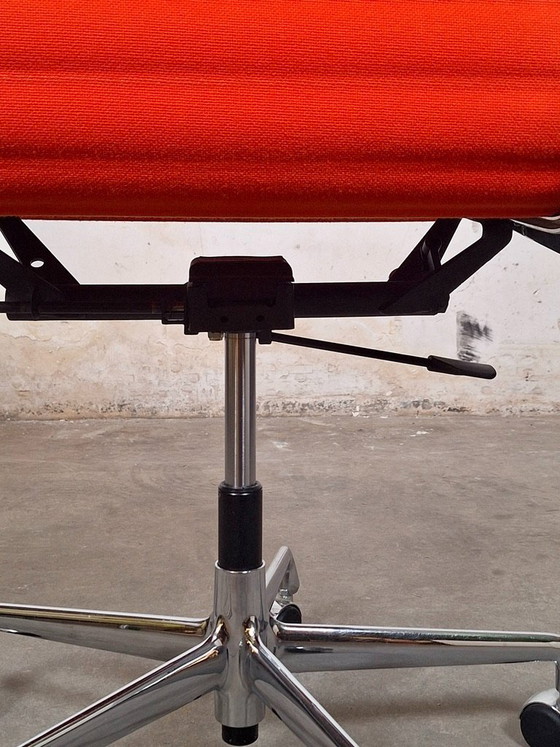 Image 1 of Vitra EA 119 in hautfarbenem Orange auf Rollen