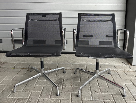 Image 1 of 3x Vitra EA 108 design draaistoelen