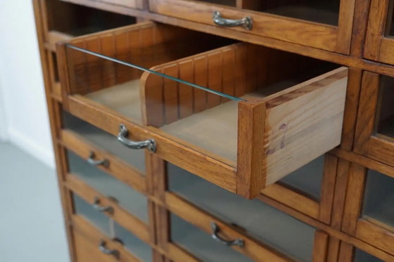 Image 1 of Großer, antiker deutscher Kurzwarenladenschrank aus Eiche, 1940er Jahre