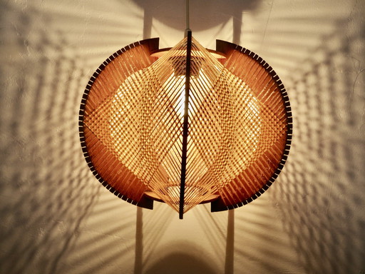 Scandinavische hanglamp, draad en hout, 1970