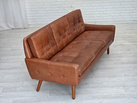 Image 1 of Dänisches 3-Sitzer-Sofa aus den 1970er Jahren, braunes Möbelleder mit Patina.