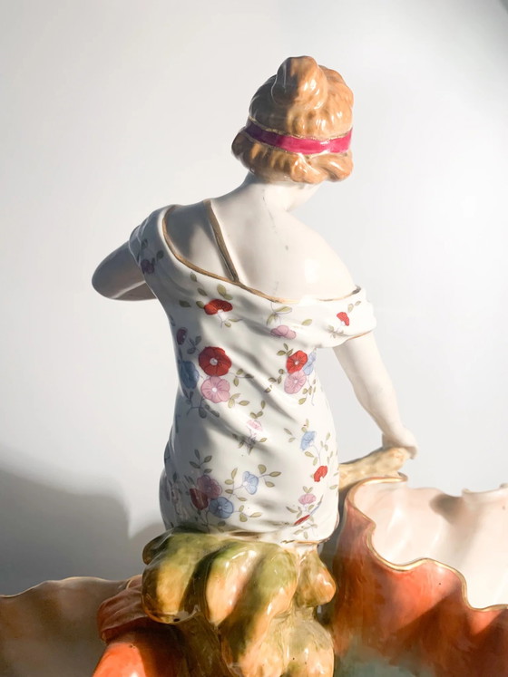 Sculptures en céramique française d'une dame avec des paniers, années 1940 (photo 10 of 14)