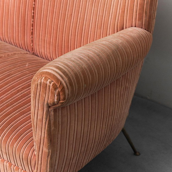 Image 1 of DIVANO VINTAGE IN VELLUTO A RIGHE ANNI ’50 MODERNARIATO