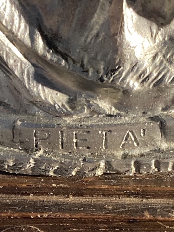 Image 1 of Piccola statua raffigurante la Pietà di Michelangelo, vintage anni '80