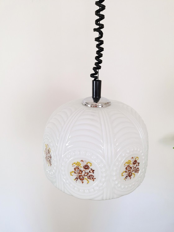 Image 1 of Lampada a sospensione vintage opalina, lampadario di metà secolo Sijaj Hrastnik