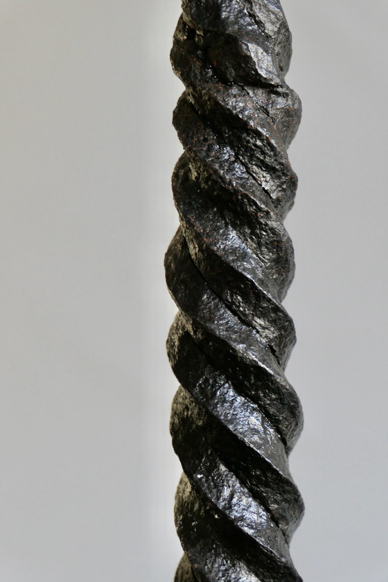 Image 1 of Paire de grands fers à repasser ou boules à feu en fer forgé (Andier)