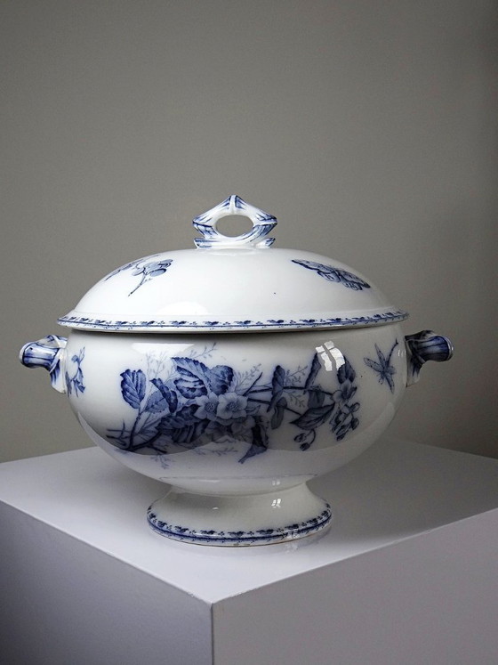 Image 1 of Sarreguemines fine earthenware tureen, Carmen pattern, blue decoration, 19th-20th century