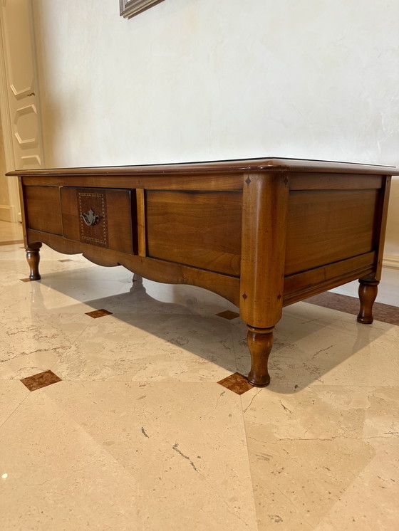 Image 1 of Mesa baja rectangular de madera maciza