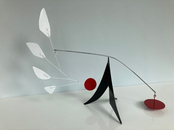 Image 1 of Black tripot, 4 leaves and a red disc